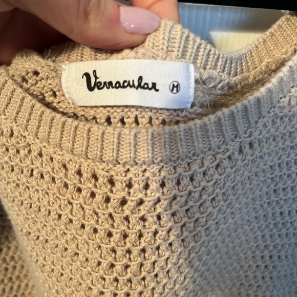 Vernacular Crochet Top - Picture 3 of 4